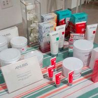 Ederbel productos Anubis sobre mesa