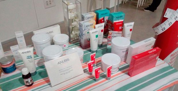 Ederbel productos Anubis sobre mesa